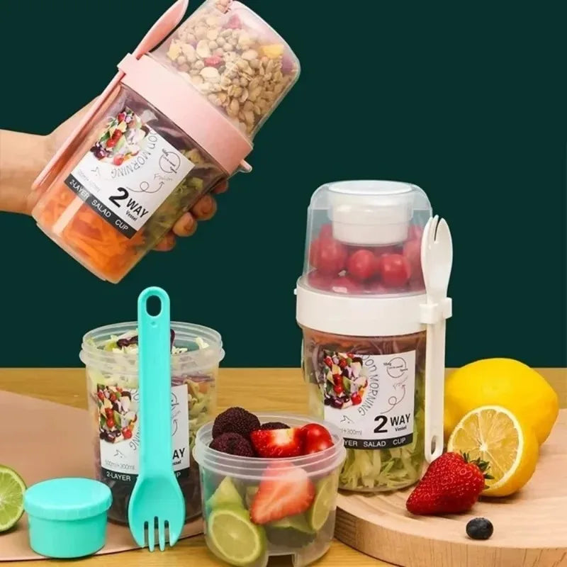 Tragbarer Haferflocken-Joghurt-Salatbecher